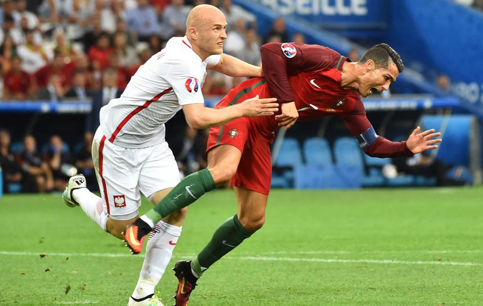 Foul-an-Ronaldo-Euro-gegen-Polen
