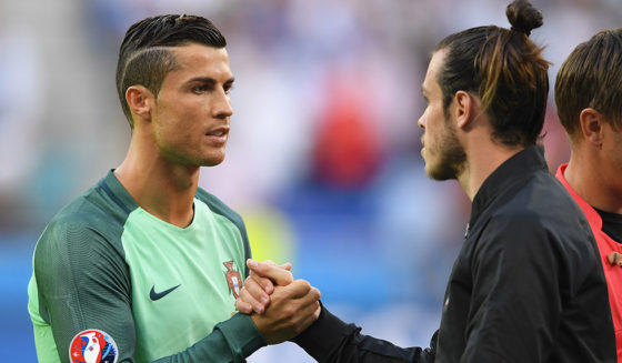 cristiano-ronaldo-gareth-bale-handshake-portugal-wales-em