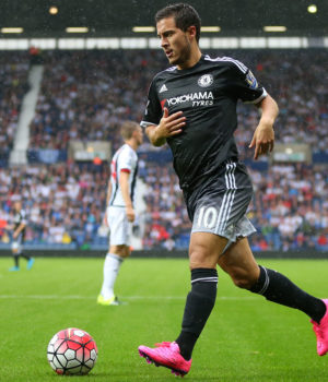 Eden-Hazard-frontal-Ball-Chelsea