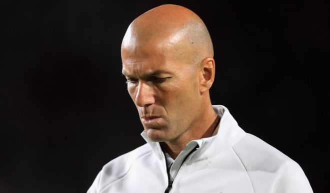 zinedine-zidane-vorbereitung-gesenkter-kopf