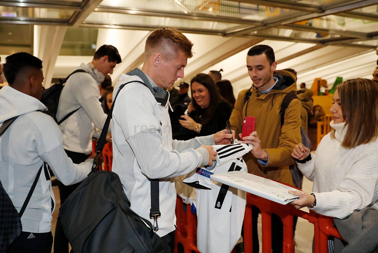 2019-11-08-Arrival-Bilbao-Kroos.jpg