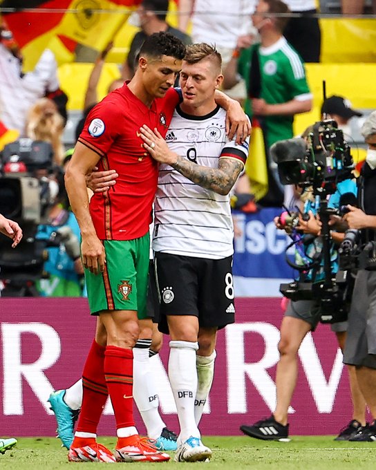 2021-06-19-EM2020-Toni-Kroos-und-Cristiano-Ronaldo.jpg